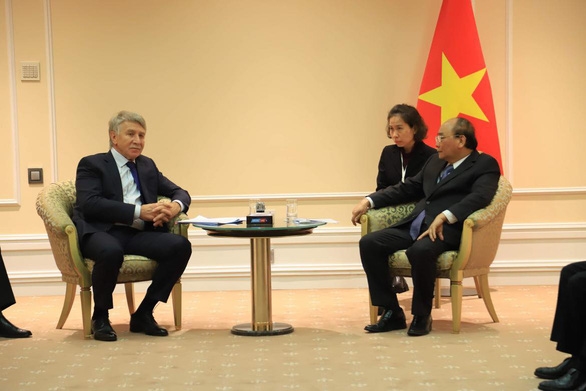 El presidente Nguyen Xuan Phuc se reúne con ejecutivos de empresas rusas