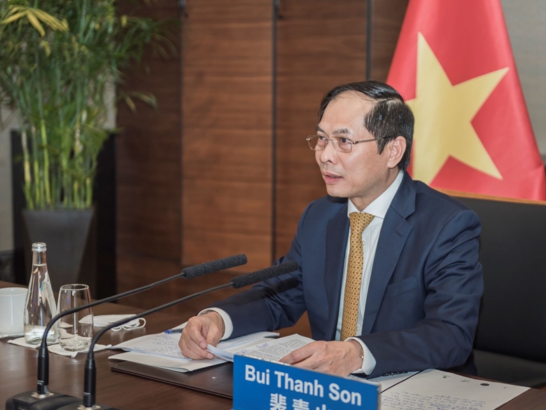 El canciller vietnamita se reúne con el secretario del Comité del Partido de Zhejiang de China