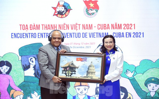 Vietnam - Cuba, las relaciones simbólicas de la época y el papel de la generación joven