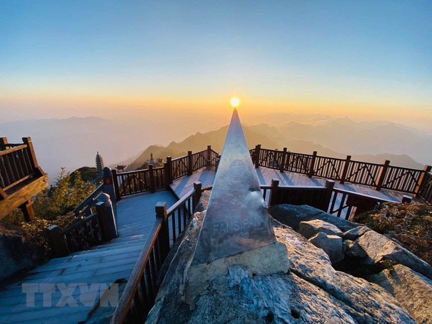 Escarchas cubren la cima de la montaña vietnamita de Fansipan