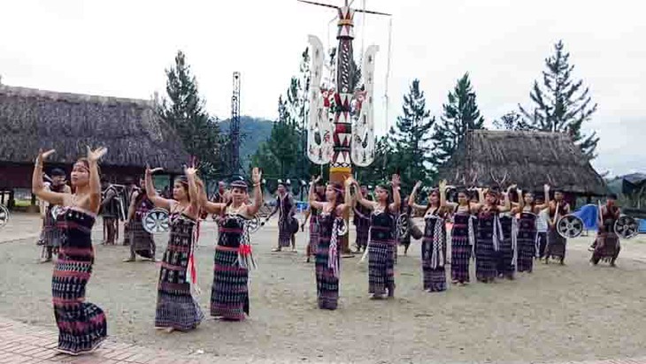 Belleza cultural de la comunidad Co Tu en Quang Nam