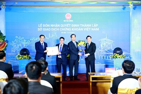 Inauguración del Servicio Bursátil de Vietnam