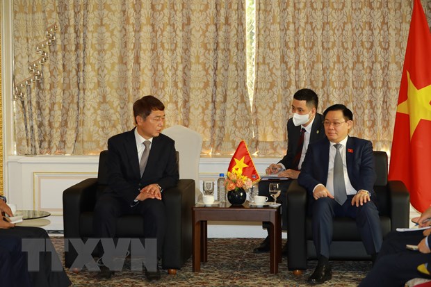 Reunión en Seúl entre el presidente de la Asamblea Nacional y una delegación del Partido Democrático de Corea