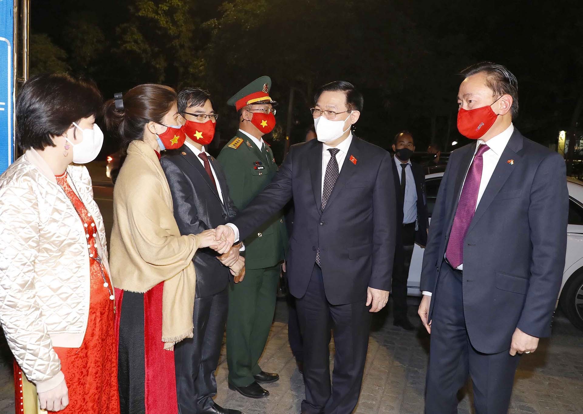 El presidente de Asamblea Nacional se reúne con la comunidad vietnamita en India
