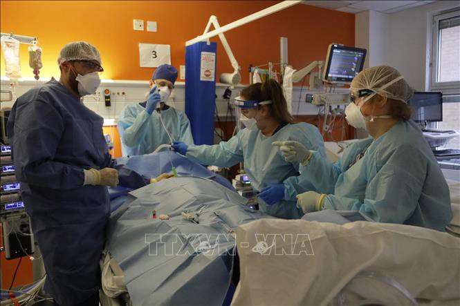 Dos años después la COVID-19 continúa furiosa, el mundo adopta una adaptación flexible