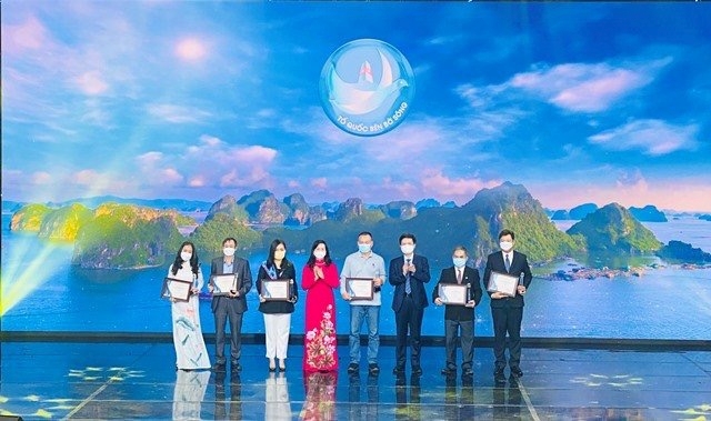 Entrega de premios del concurso nacional de fotografía artística Patria a las orillas