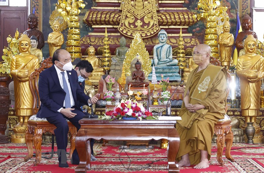 El presidente de Vietnam visita a los Patriarcas de las órdenes budistas de Camboya