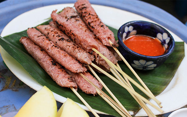 El “Nem chua nuong” captura el corazón de los hanoienses