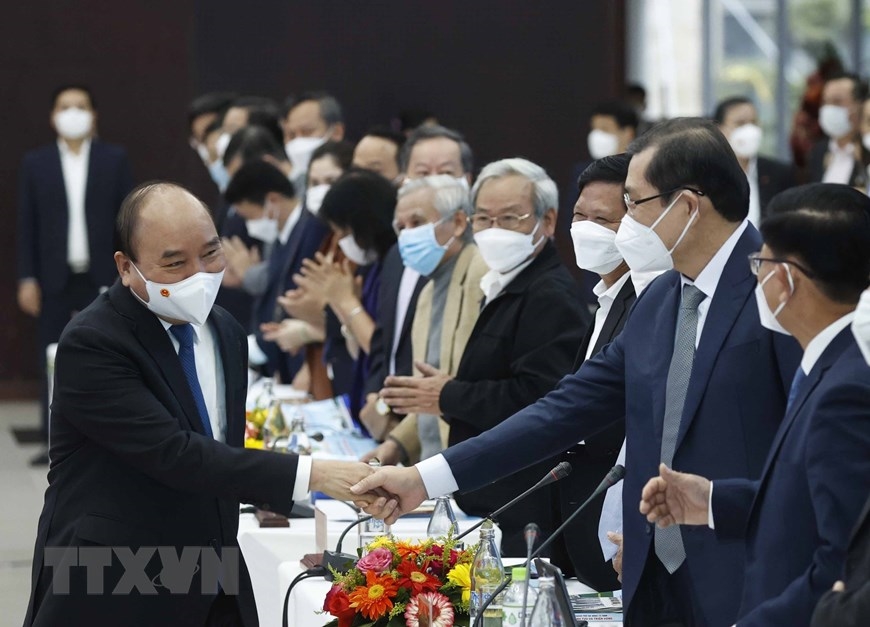 El presidente Nguyen Xuan Phuc asiste a un seminario en la ciudad de Da Nang