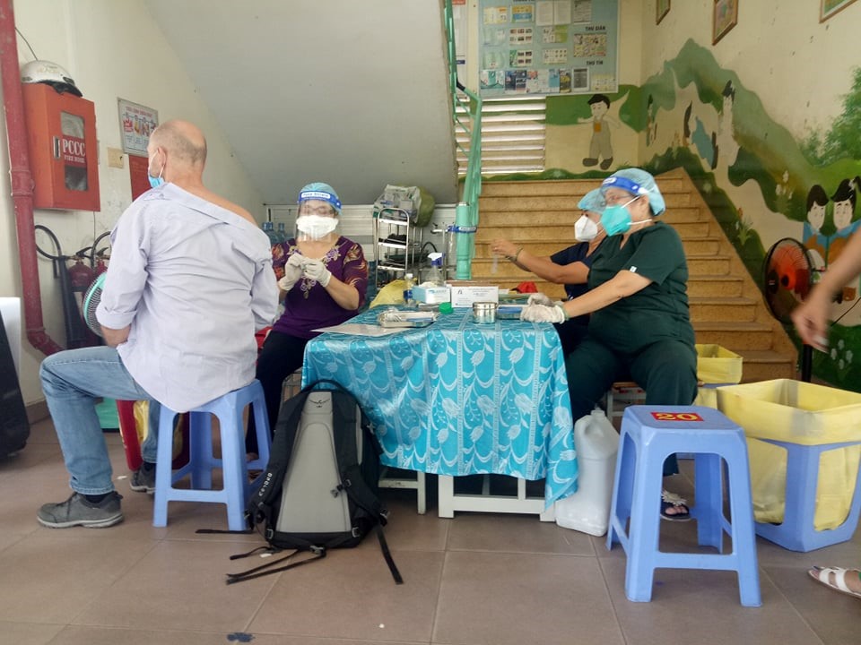 Ciudad Ho Chi Minh establece como objetivo completar la tercera dosis en enero de 2022