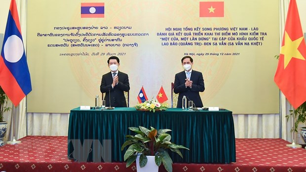 Vietnam y Laos revisan el modelo de ventanilla única en la frontera