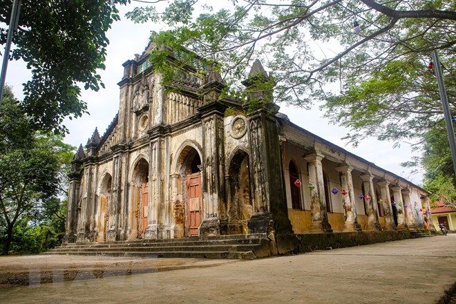La belleza de la antigua iglesia de Tung Son