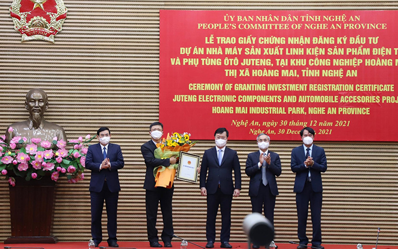 Nghe An otorga la licencia de inversión a un proyecto de componentes electrónicos de 200 millones de dólares