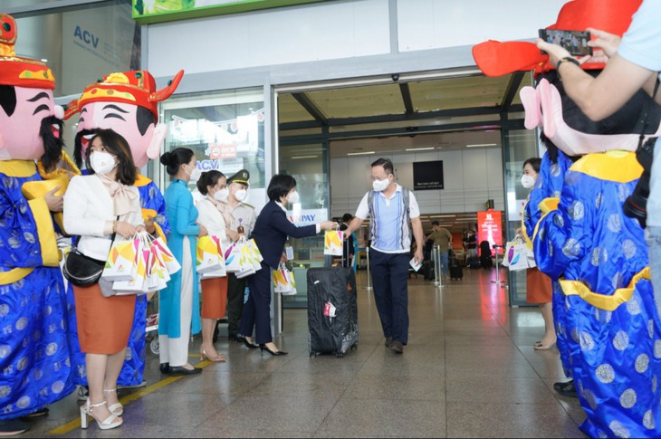 Localidades vietnamitas comienzan la recuperación turística desde el primer día del año nuevo 2022