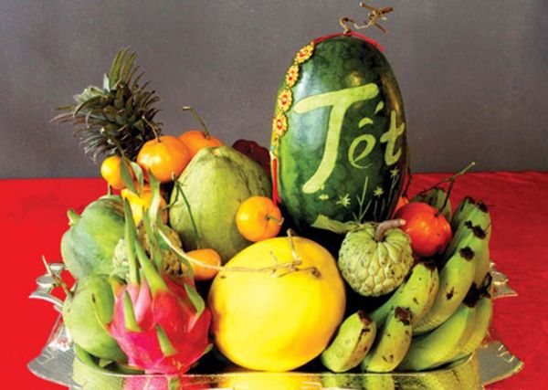 La bandeja de cinco frutas con sabores tradicionales de Tet