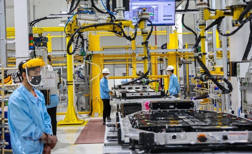 Visita a la fábrica de baterías para coches eléctricos de Vinfast