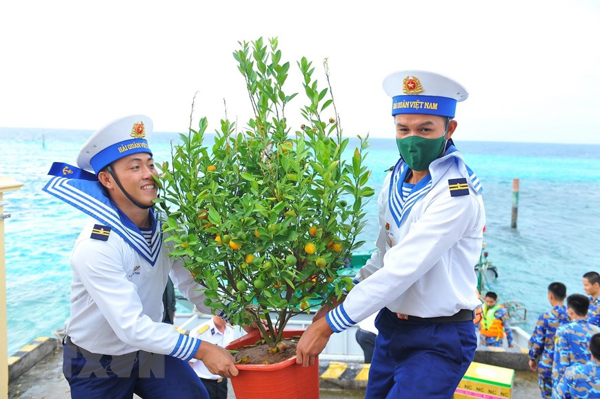 Llevar la primavera a los soldados del distrito insular de Truong Sa