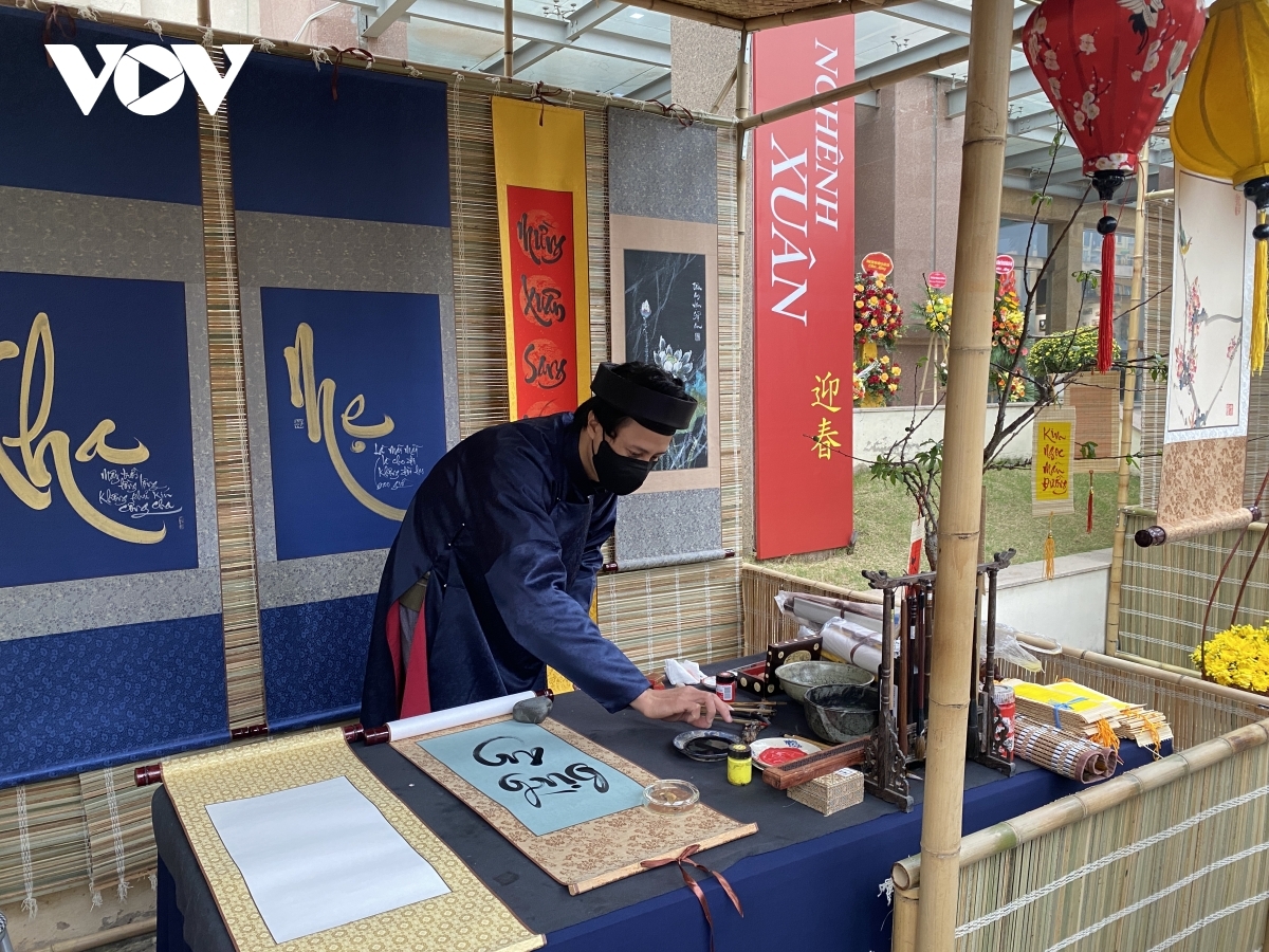 Abierta al público una exposición sobre el tradicional Tet