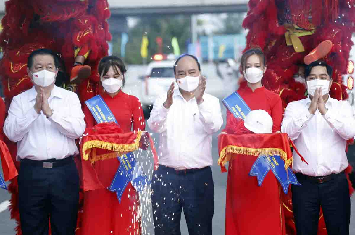 Puesta en funcionamiento una vía importante de la autopista clave del delta del Mekong