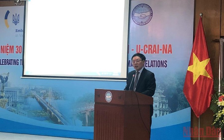 Conmemoración de 30 años de las relaciones diplomáticas Vietnam-Ucrania