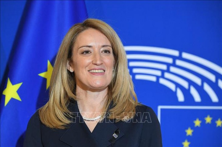Máximo legislador de Vietnam felicita a la titular del Parlamento Europeo