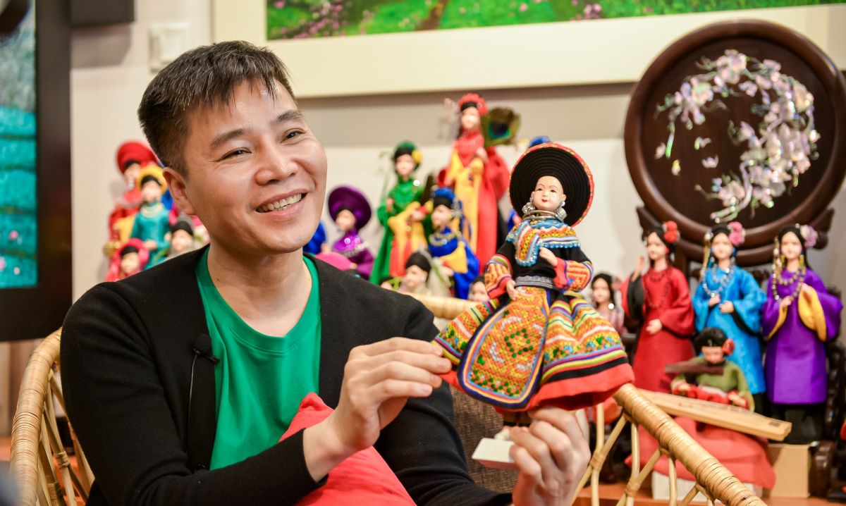 El artista de Hanoi alienta muñecas con 54 atuendos de minorías étnicas