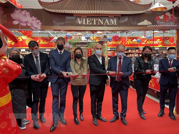 Hipermercado francés presenta cocina y productos básicos de Vietnam