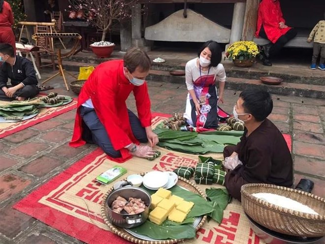 Promoción de valores culturales de la tierra Doai a los amigos internacionales