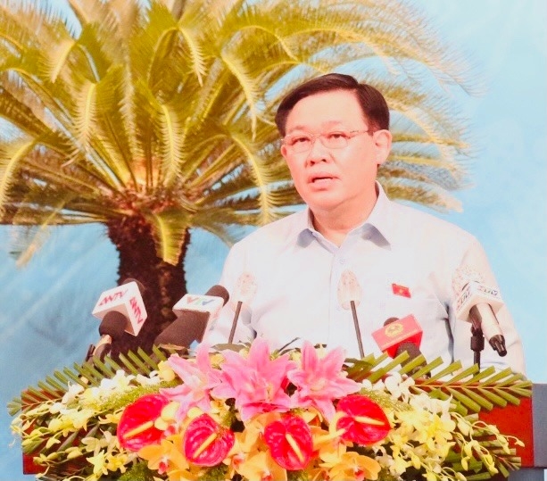 Presidente de la Asamblea Nacional visita Ciudad Ho Chi Minh en ocasión del Tet