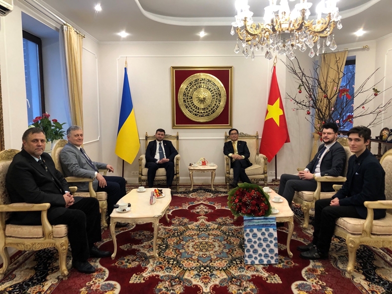 Impulso a las relaciones Vietnam-Ucrania
