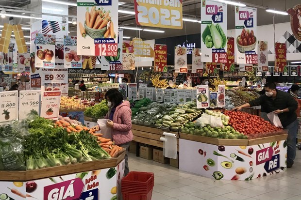 Supermercados de Hanoi preparan productos para vacaciones de Tet