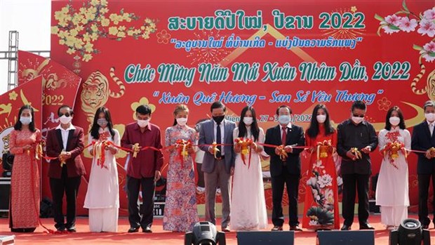 La feria de primavera trae la atmósfera del Tet a los vietnamitas en Laos