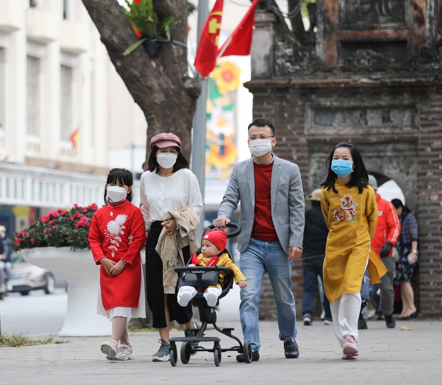 Los hanoienses siguen el protocolo sanitario 5K durante las vacaciones del Tet