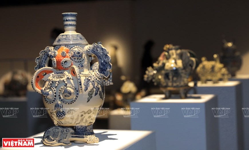 “Loong Koong” sofisticada instalación del arte cerámico contemporáneo