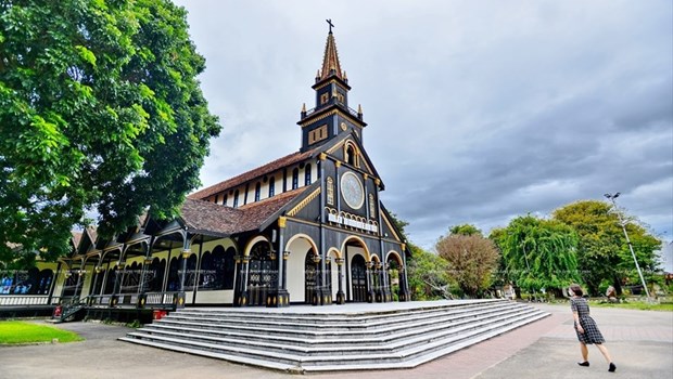 Catedral de Kon Tum, obra maestra de madera