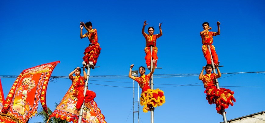 Los bailarines del dragón amplían sus ambiciones en Vietnam