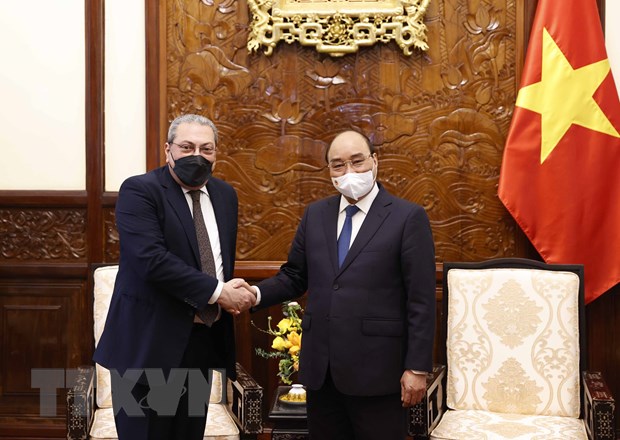 El presidente Nguyen Xuan Phuc despide al embajador de Egipto a la conclusión de su misión