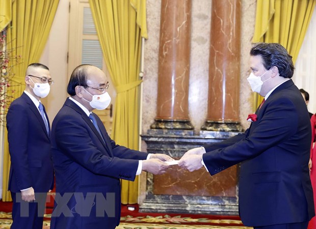 El presidente Nguyen Xuan Phuc recibe a los nuevos embajadores de México y Estados Unidos