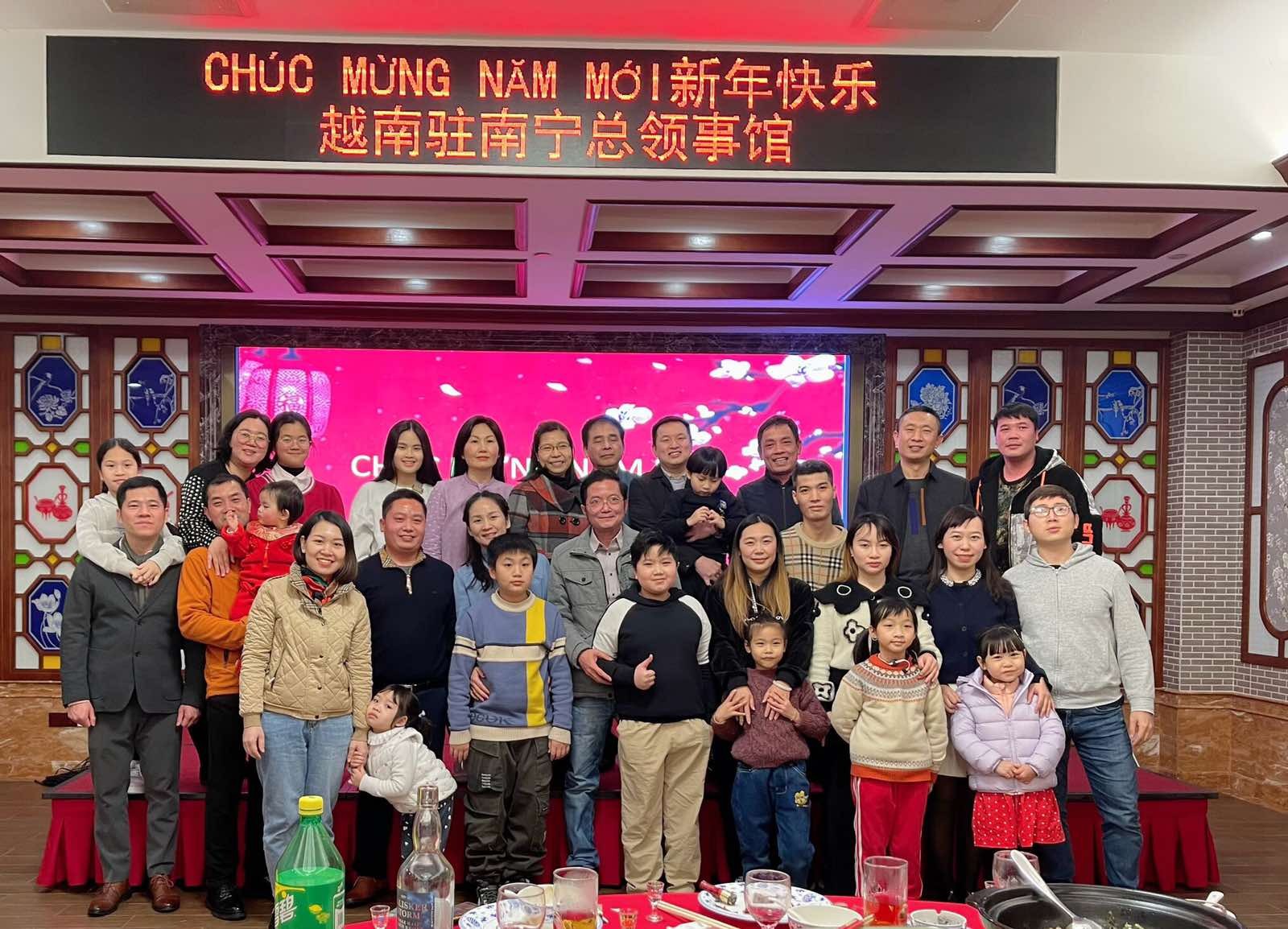 Vietnamitas en Nanning de China celebran la festividad del Tet