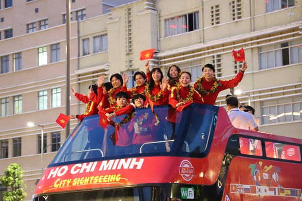 Ciudad Ho Chi Minh da la bienvenida a las futbolistas tras su avance histórico a la final de la Copa del Mundo