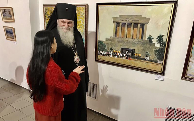 Exhibición de pinturas dedicadas a 30 aniversario de las relaciones diplomáticas Vietnam-Ucrania