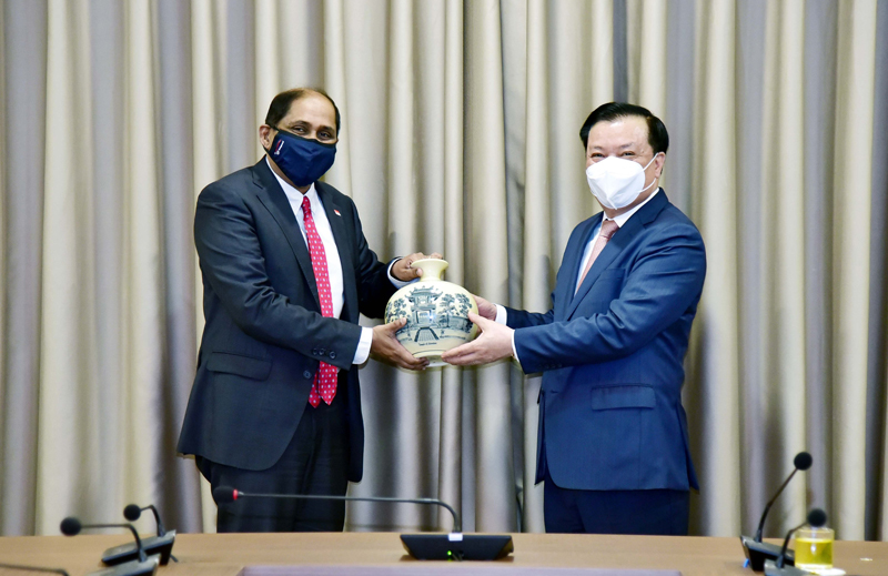 Hanói busca una cooperación más intensa con Singapur