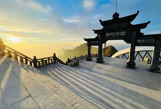 Escarcha adorna nuevamente cima del monte Fansipan en Vietnam