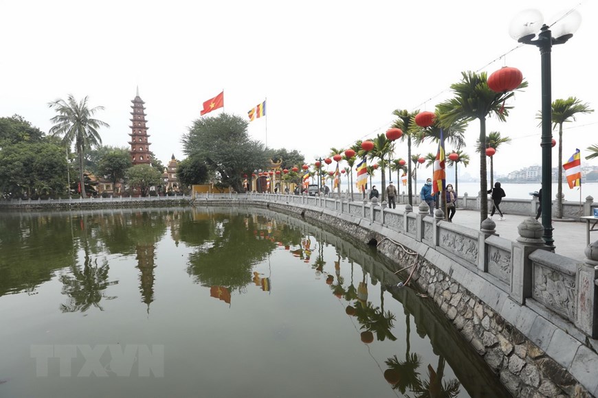 Ir a la pagoda Tran Quoc a principios del Año Nuevo Lunar