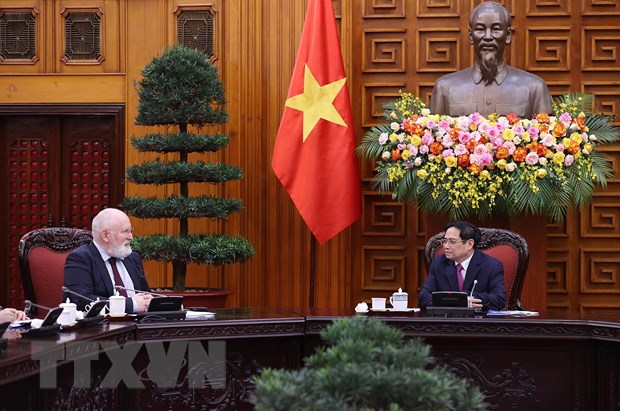 El primer ministro Pham Minh Chinh recibe al vicepresidente primero de la Comisión Europea