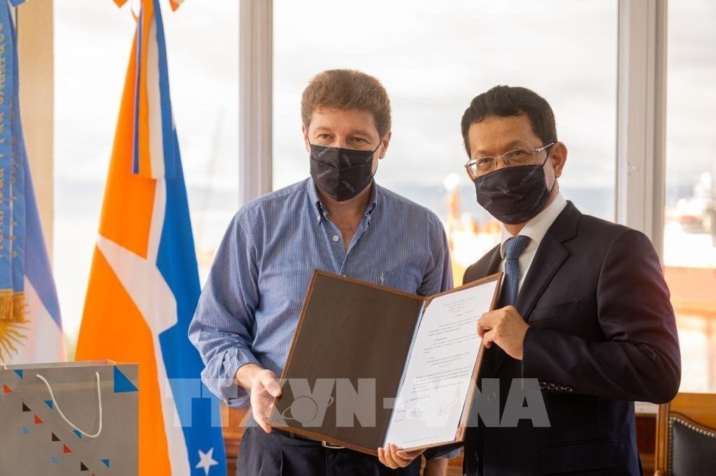 Vietnam y Argentina abogan por el hermanamiento de localidades