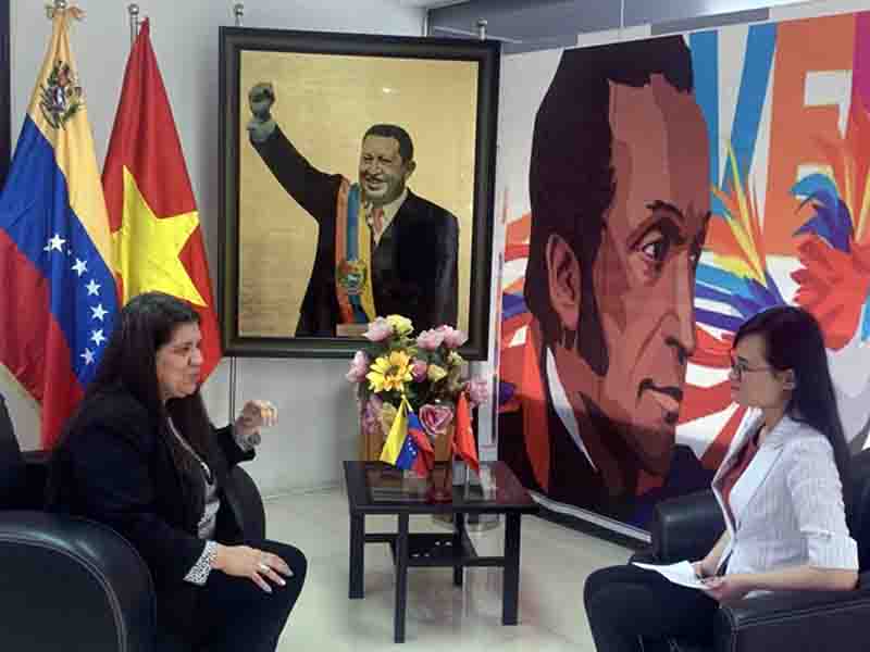 La embajadora venezolana felicita el empoderamiento de la mujer en Vietnam