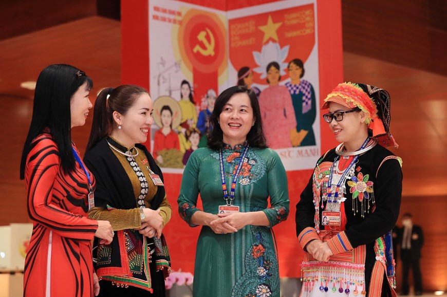 Mujeres vietnamitas contribuyen al desarrollo socioeconómico y la integración del país