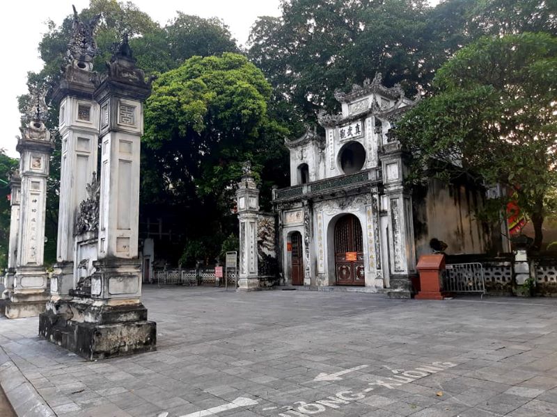 Descubre Thang Long Tu Tran los cuatro templos más sagrados de Hanoi