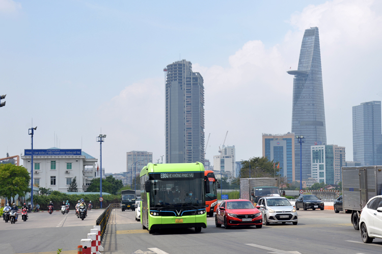 La primera ruta con autobuses eléctricos entra en funcionamiento en Ciudad Ho Chi Minh